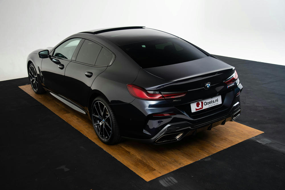 BMW M850i macao blauw van ander aanzicht