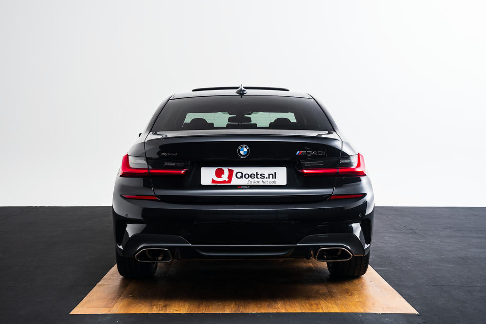 BMW Saphirschwarz (2).jpg