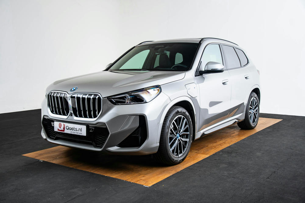 BMW X1 met 18 inch lichtmetalen M wielen Dubbelspaak (styling