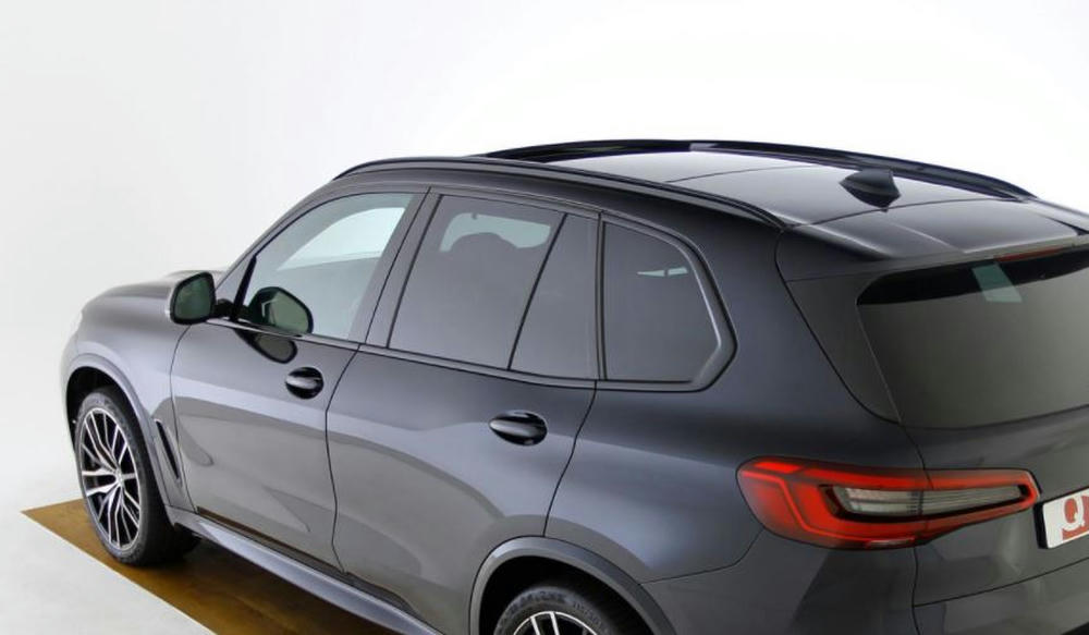BMW X5 - 3MC - BMW Individual dakrailing in hoogglans.JPG