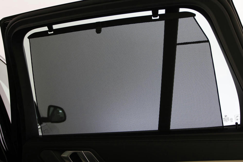 BMW X5 - 416 - Handbediende zonneschermen voor achterportierramen