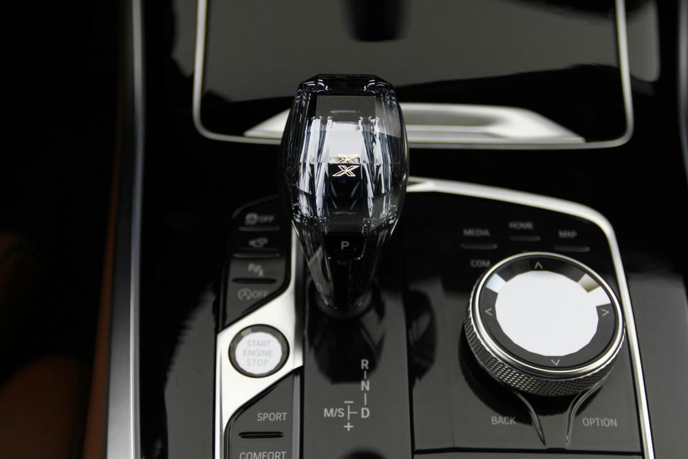 BMW X5 - 4A2 - 'CraftedClarity' kristalelementen.jpg