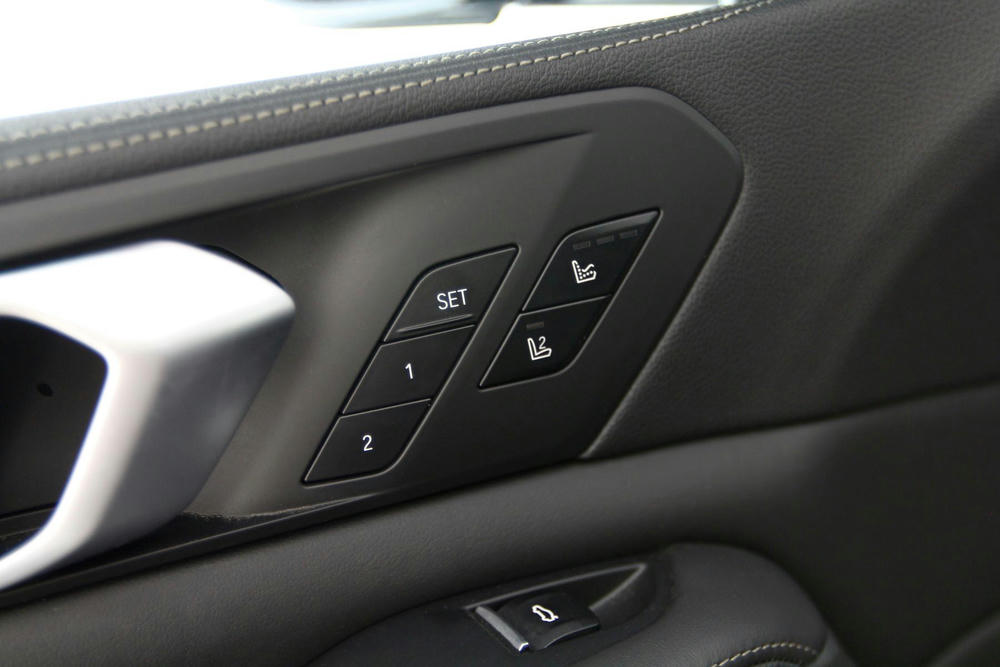 BMW X5 - 4T7 Massagefunctie voor beide voorstoelen.jpg