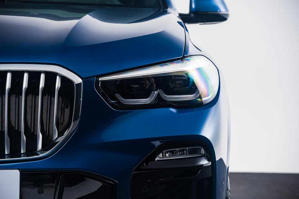 BMW X5 - 552 - Adaptieve LED koplampen met Iconic Light Design.jpg