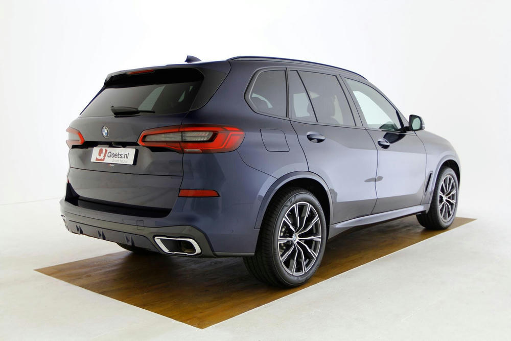 BMW X5 30d Tansanit Achterkant.jpg