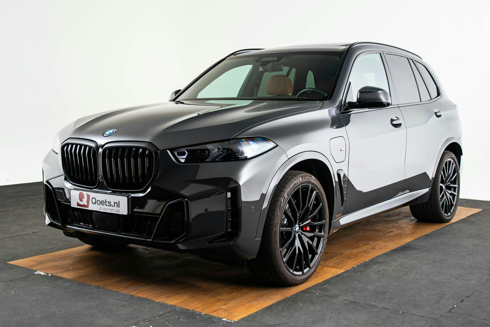 BMW X5 Dravitgrau linksvoor foto
