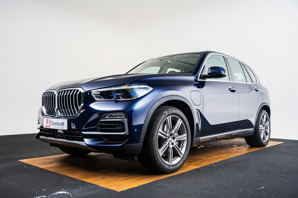 BMW X5 Tansanitblau.jpg