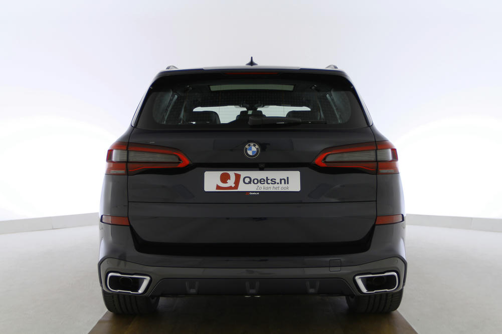 BMW X5 Uitlaateindpijpen.JPG