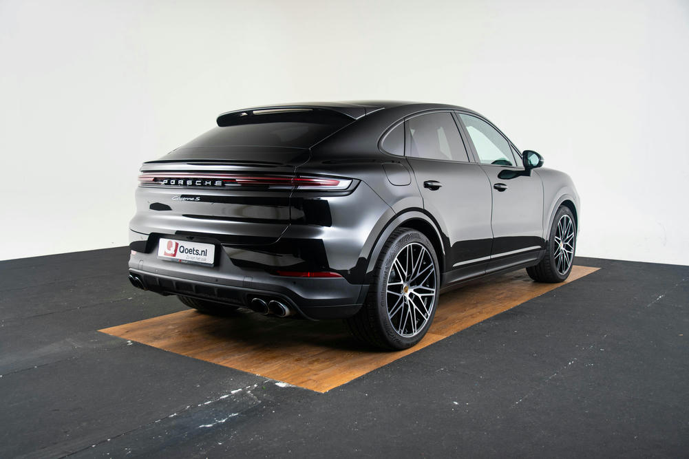 Cayenne Coupé achter