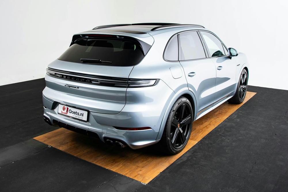 Cayenne Porsche achter