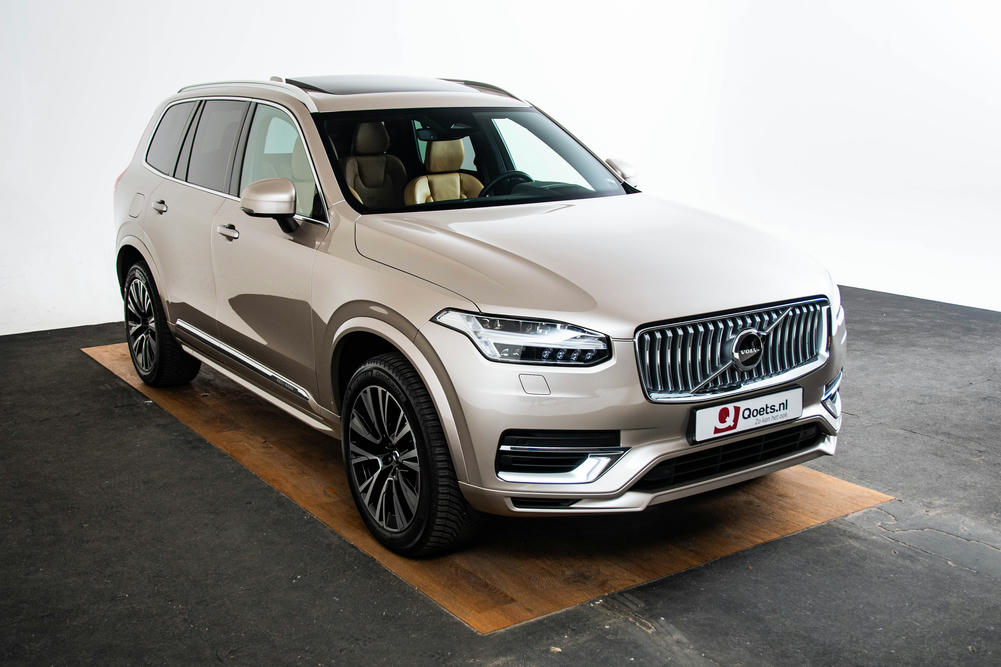 De kleur Bright Dusk op een Volvo XC90