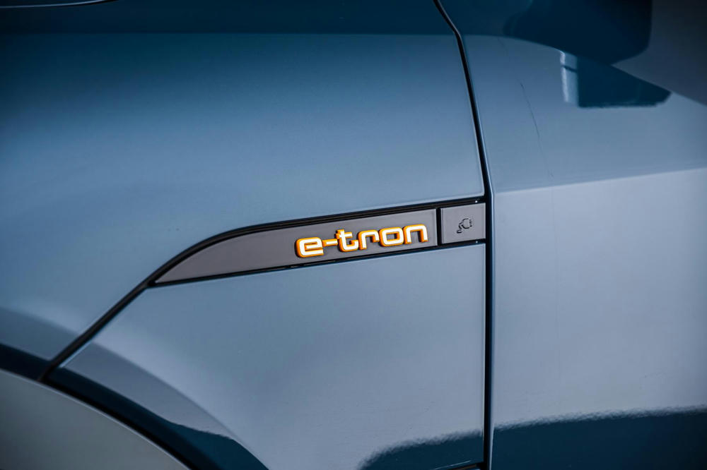 EXTR_CAR-18865-41FC8AA2-C056-4D7F-9AC03062230DB684