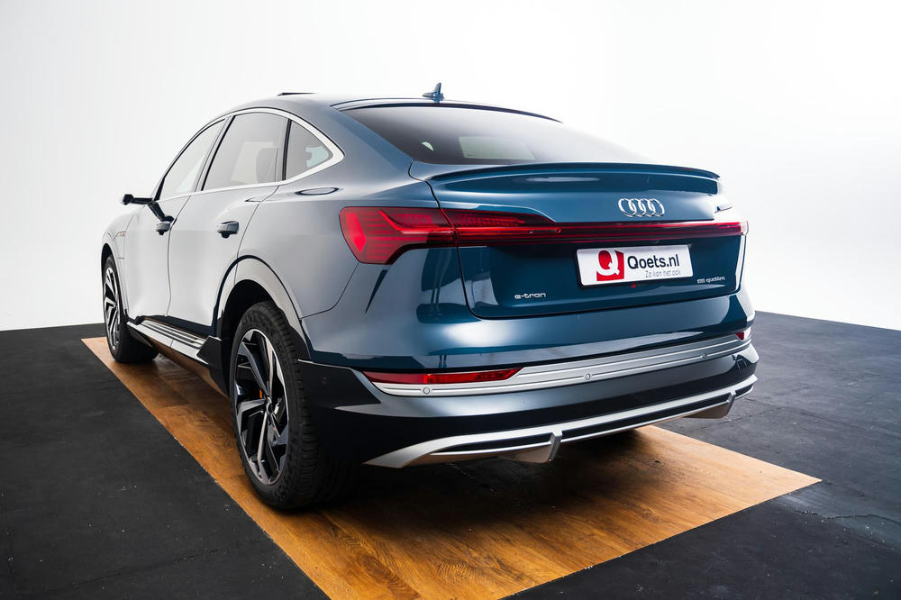 EXTR_CAR-18865-BC0A41B9-44C1-477A-805A1EA37557F88A