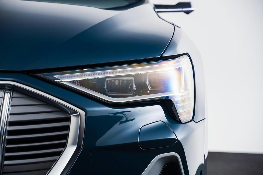 EXTR_CAR-18865-F8B68AA8-C705-4A9A-916FF3B241DF359C