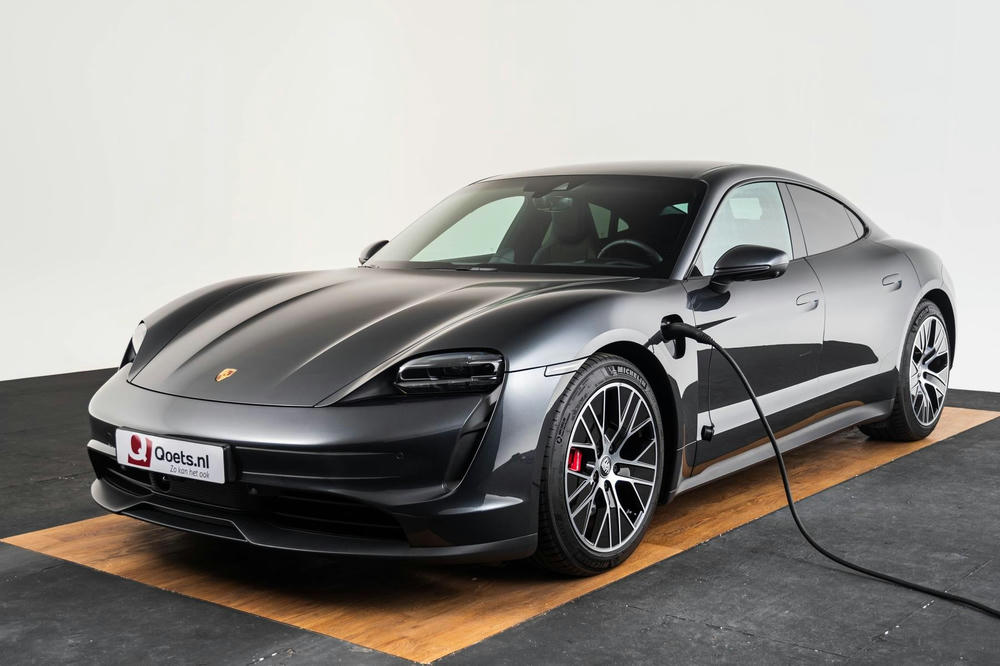 EXTR_CAR-21540-5D54E21F-0A8C-4969-8DC7E2293121FAE3