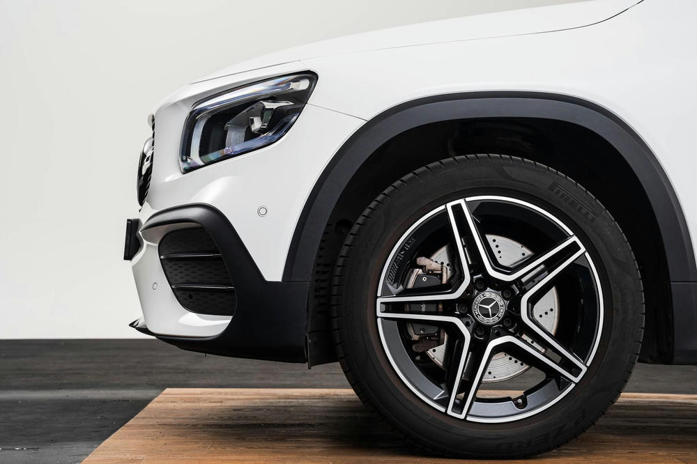 EXTR_CAR-21676-3349DA01-A3E7-4292-A268A64141775B9A