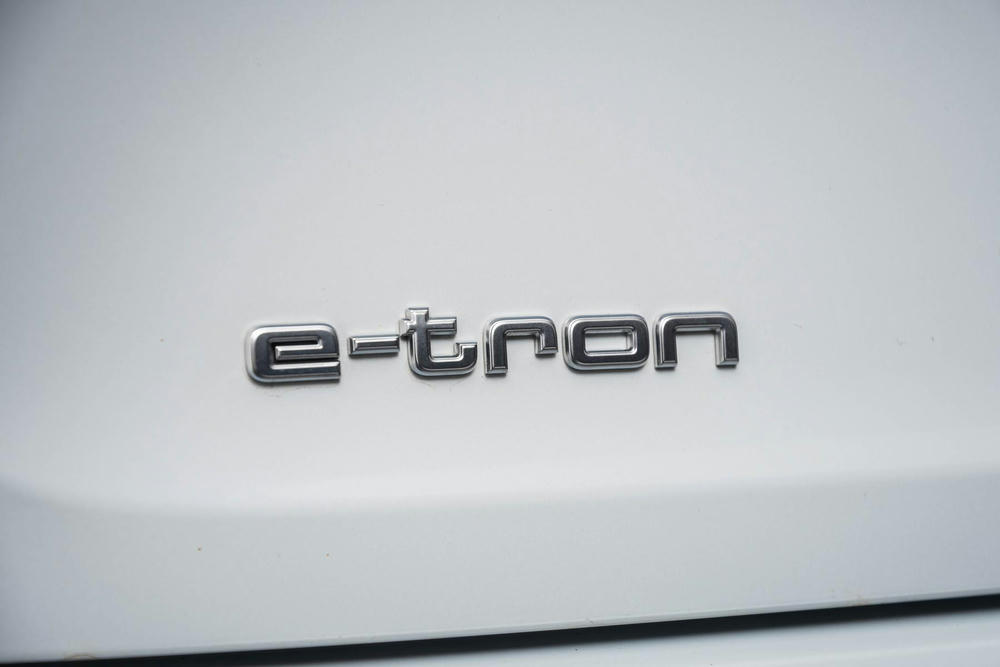 EXTR_CAR-22003-505A5BA6-3A1D-4AF8-86270111E11CA20F