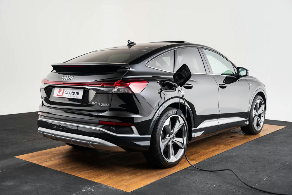 EXTR_CAR-22088-A0350CF4-5343-4459-A803BC62C75D531A