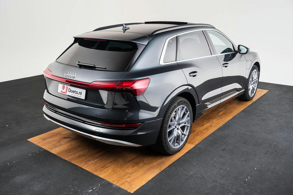 EXTR_CAR-23112-60E5F85C-AA91-4217-A3DB959498440DF4