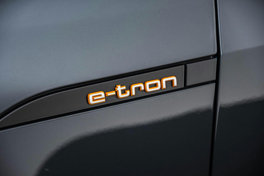 EXTR_CAR-23112-73B21D1F-911C-416B-BF0AB4F0756F4213