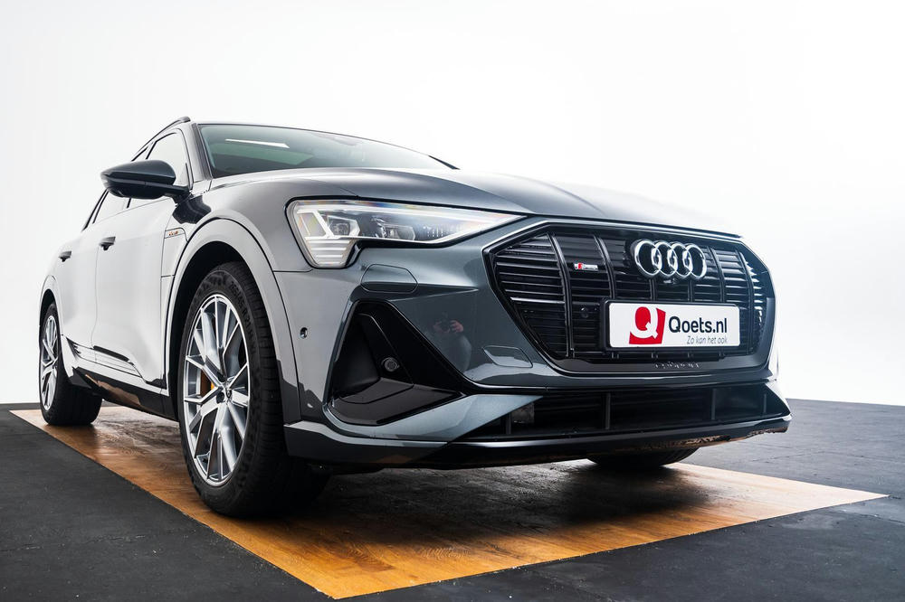 EXTR_CAR-23657-F576A3A9-7C6D-4959-9F317D0230D4860E