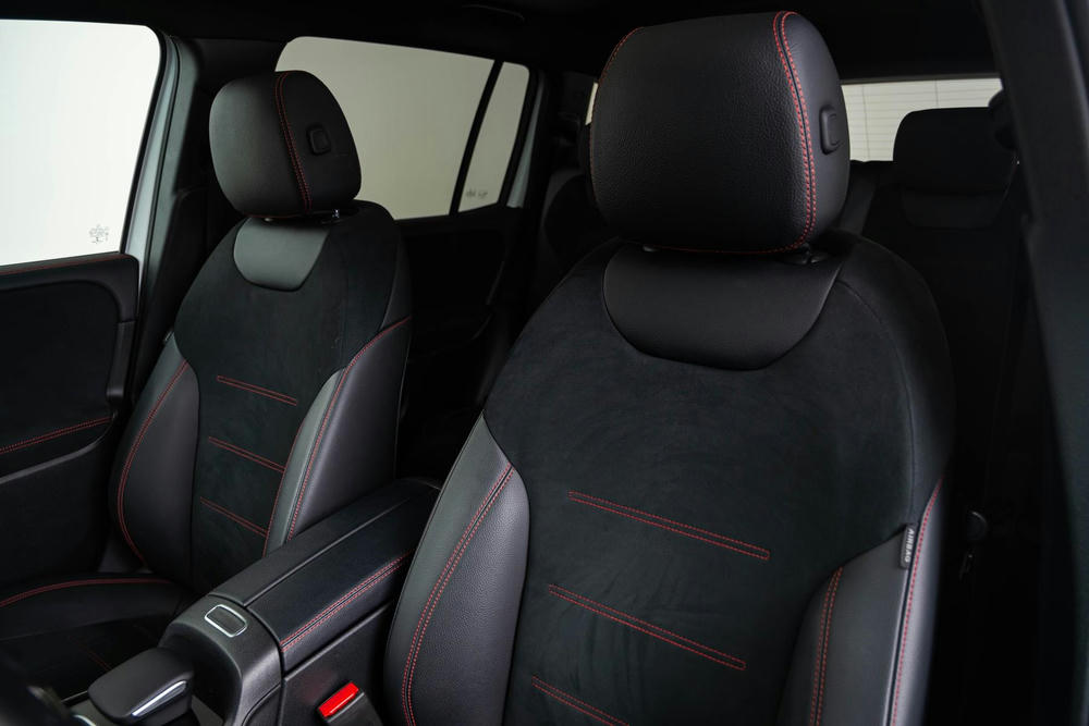 INTR_CAR-21676-47B828E6-3C7C-4C0E-9F0DA91852E3F1E9