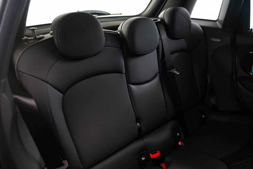 MINI 5 deurs leatherette carbon black