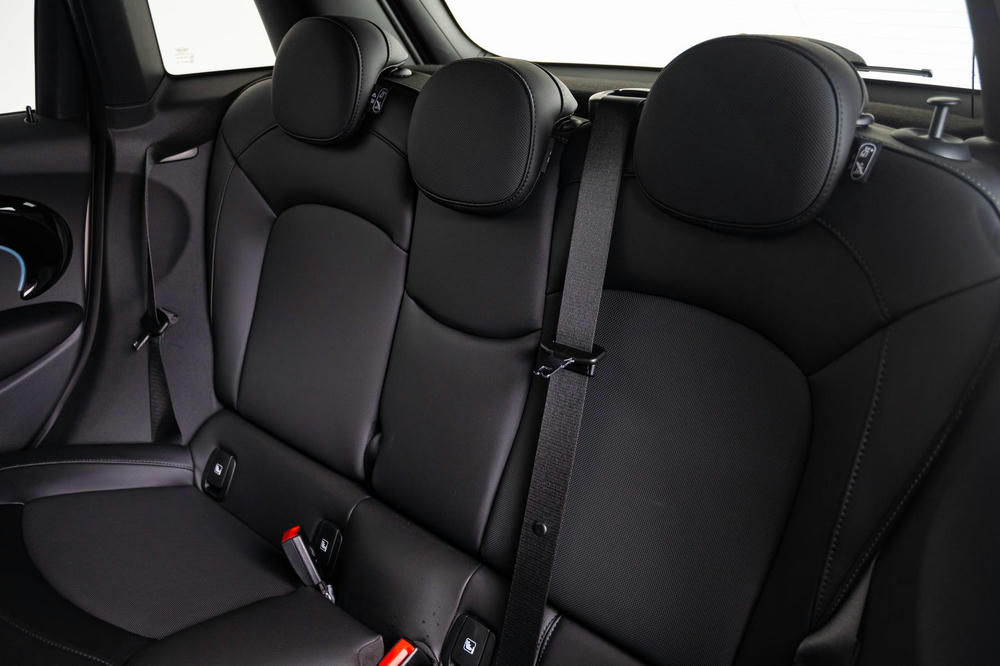 MINI 5 deurs interieur achterin