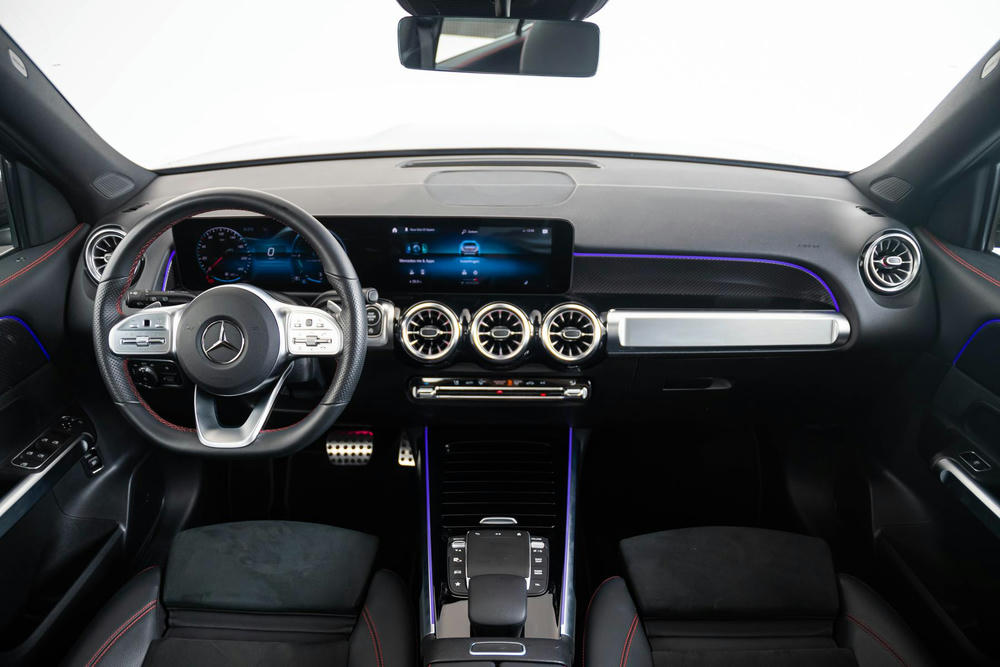 INTR_CAR-22696-F96000AC-9BF0-4C44-B315CB7AA6587368