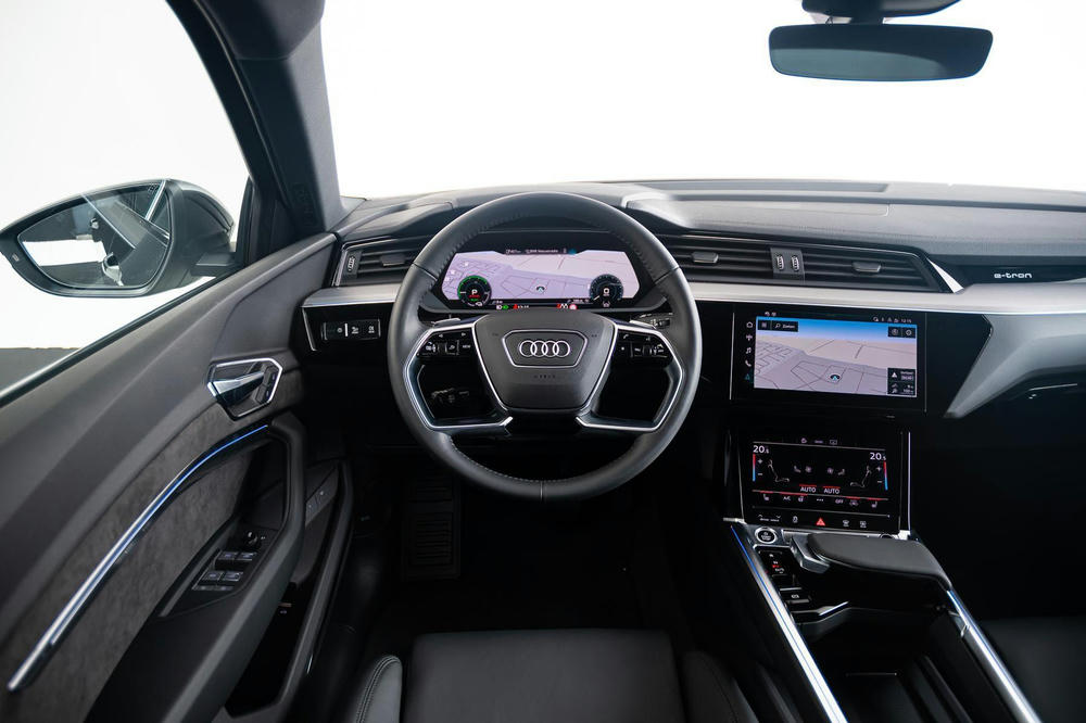 INTR_CAR-23657-316CF3A6-D70B-4D00-873B6C9193D3CD64