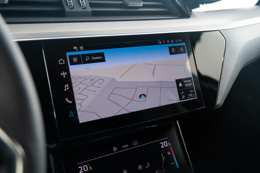 INTR_CAR-23657-99C2B3E1-95C8-4B8C-BB984C1375219F22