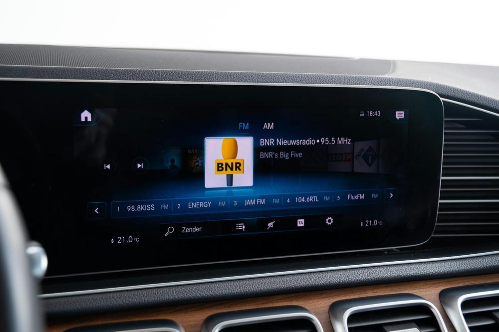 Infotainment display (2)