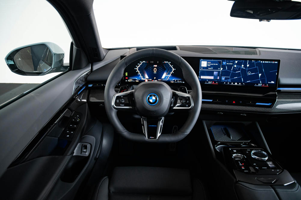 Interieur van de BMW 530e touring G61