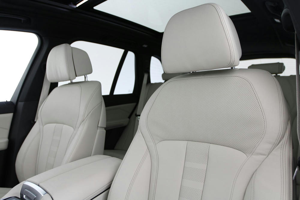 MCEW - Leder 'Vernasca' designperforiert Elfenbeiweiß