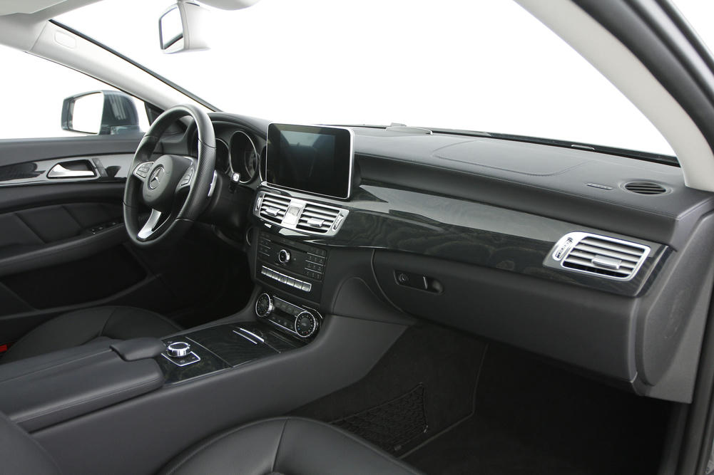 Mercedes - CLS 220d Shooting Break - A175010 - Interieur - Teaser (1).JPG