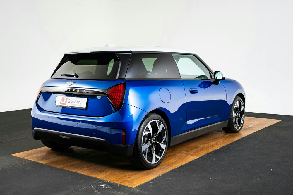 Mini Cooper SE achterkant