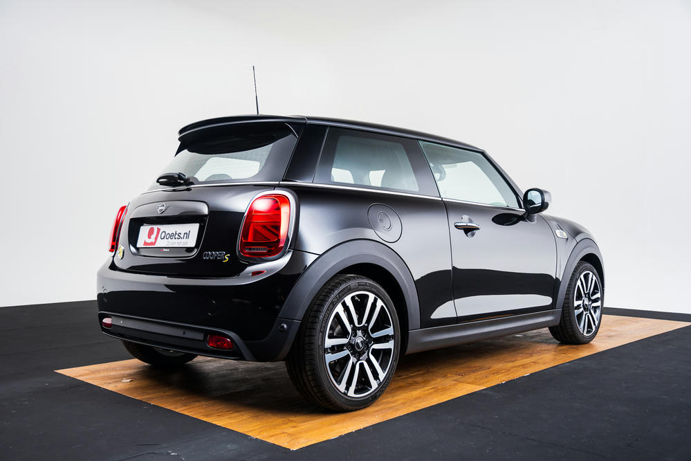 Mini Midnight Black (22).jpg