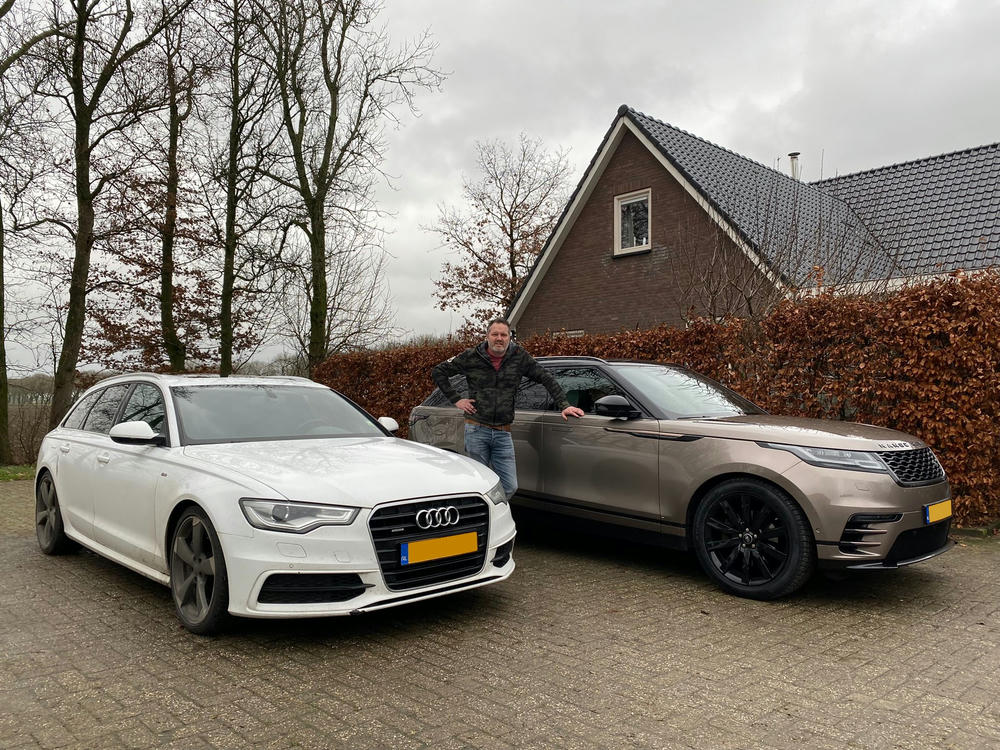 21 inch 10-Spoke 'Style 1033' in Gloss Black winterset voor Marco zijn Range Rover Velar