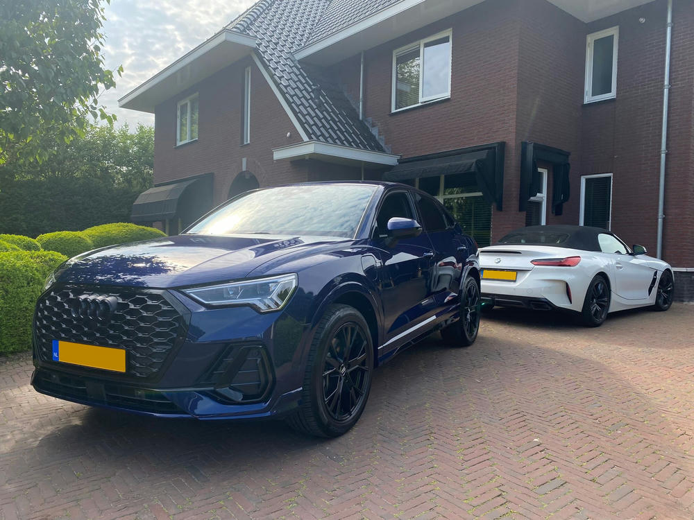 Bij het black-optiek pakket sluit deze 19 inch wielset goed aan