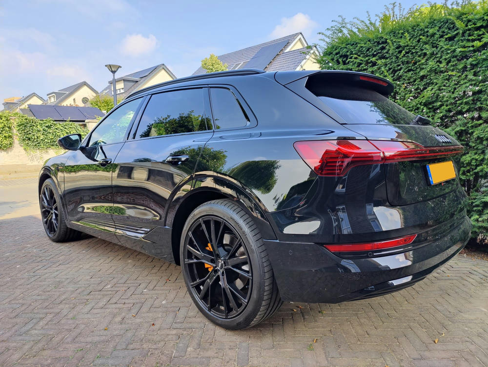 22 inch in zwart hoogglans voor Victor zijn Audi e-tron 55 quattro