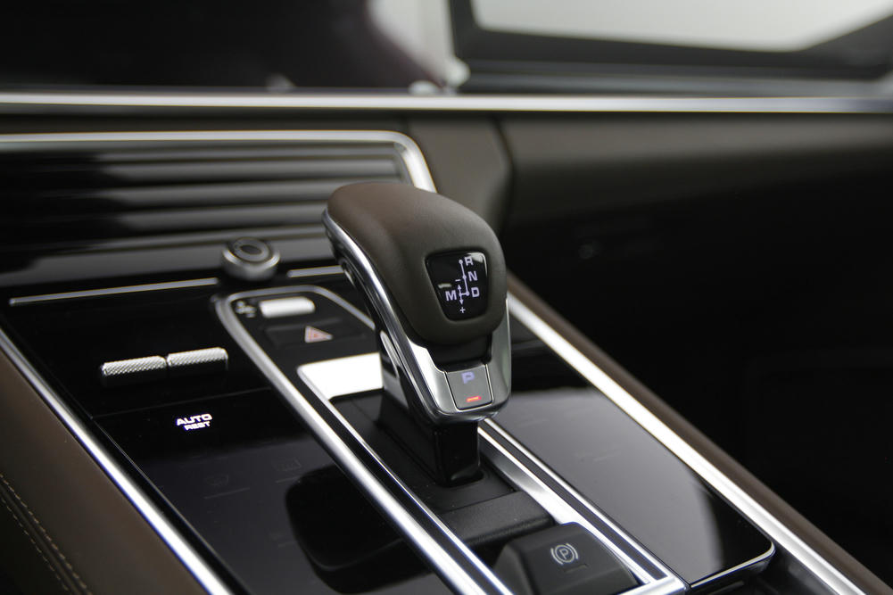 Porsche - Panamera 4.0 Turbo S E-Hybrid - L144638 - Interieur - Teaser (8).JPG