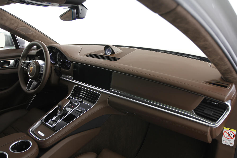 Porsche - Panamera Sport Turismo E-Hybrid - L147710 - Interieur - Teaser (13).JPG