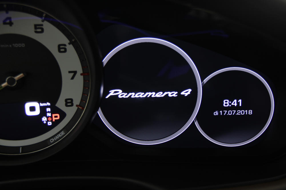 Porsche - Panamera Sport Turismo E-Hybrid - L147710 - Interieur - Teaser (9).JPG