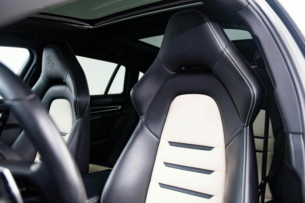 Porsche - Panamera Sport Turismo E-Hybrid - L158730 - Interieur (2)