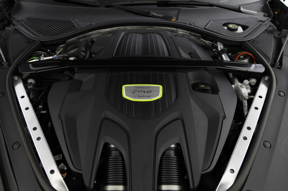 Porsche - Panamera Sport Turismo E-Hybrid - L182650 - Teaser - Exterieur - (16).JPG