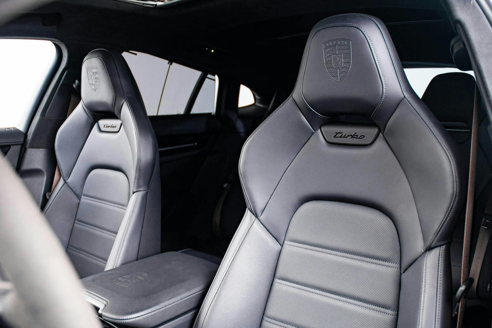 Porsche - Panamera Turbo E-Hybrid - L080067 - Interieur (2)