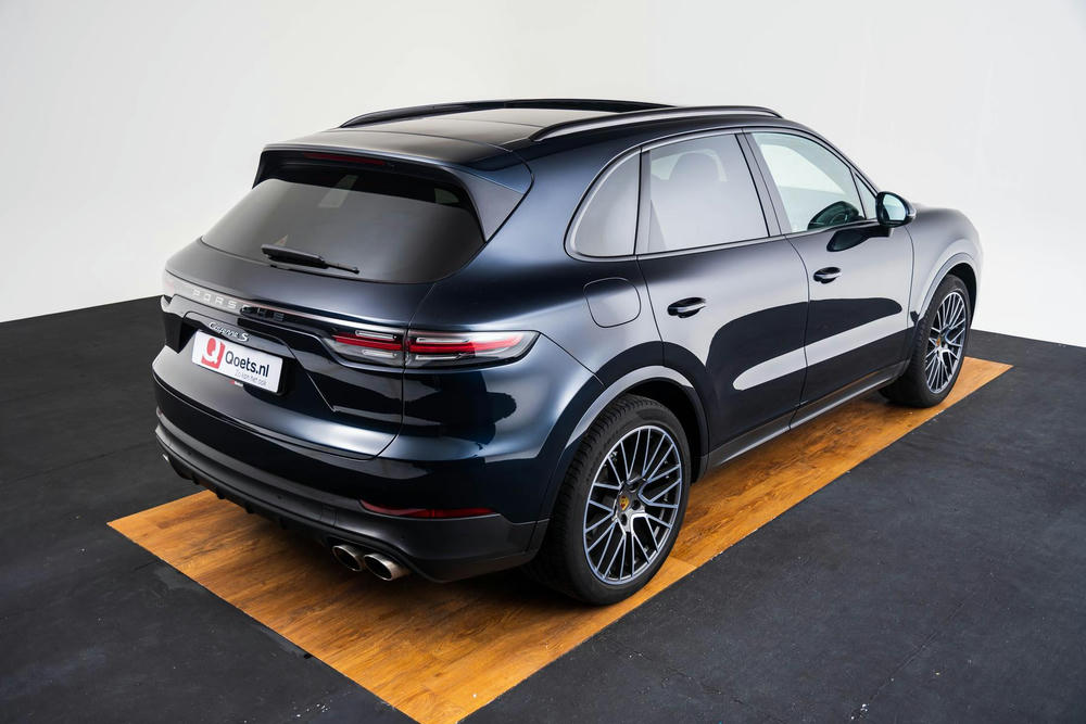Porsche Cayenne.jpg