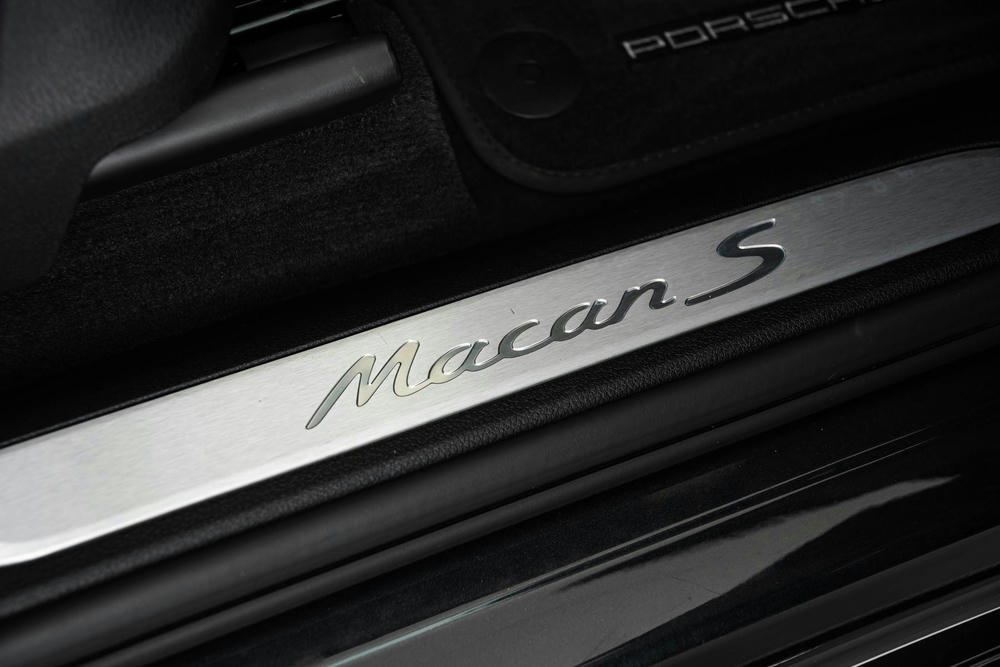 Porsche Macan S sierstrip