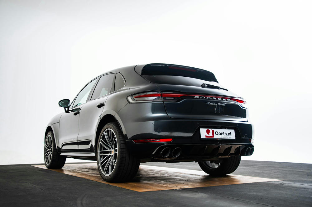 Porsche Macan Turbo achteraanzicht