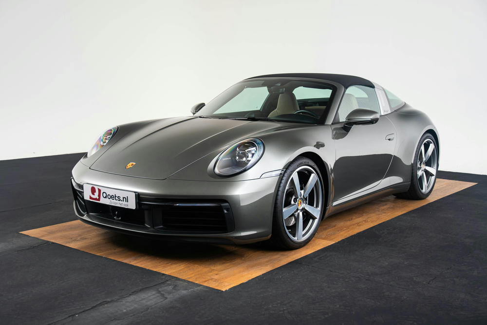 Porsche aventuring groen